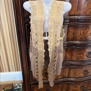 Gimmicks by BKE Beige Lace Vest
